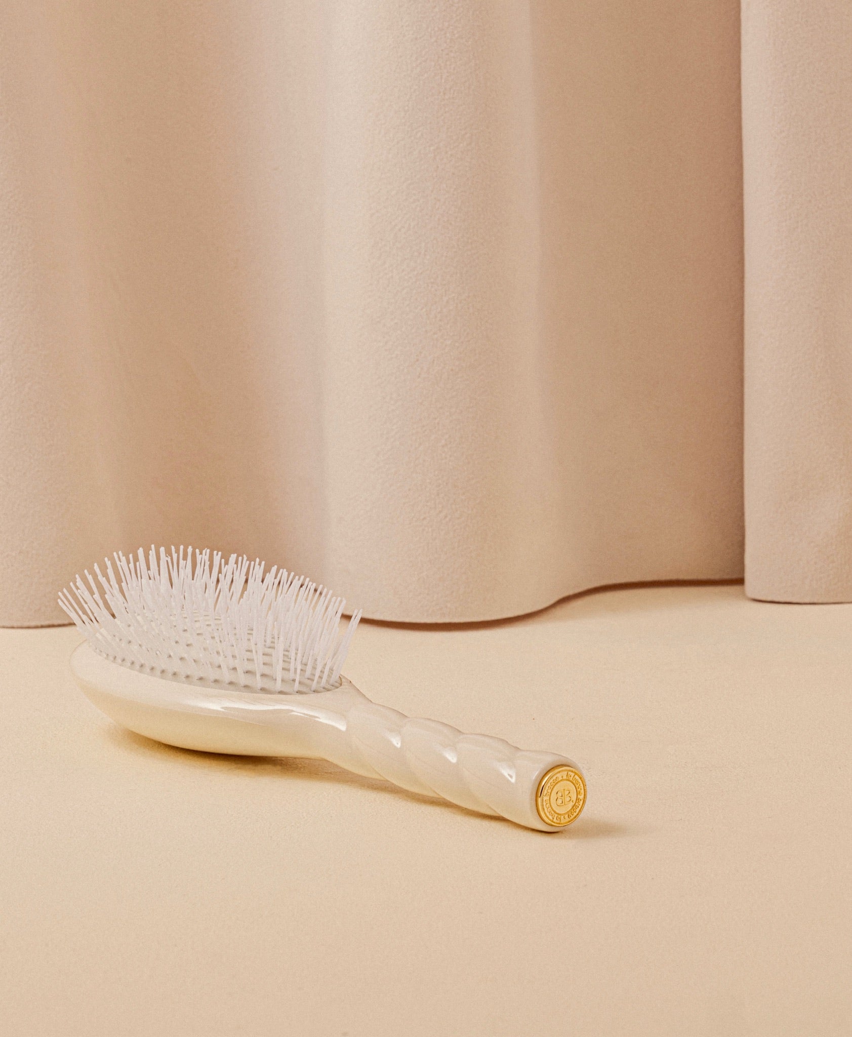 la-bonne-brosse-n-07-l-intense-brosse-d-m-lante-stimulante-blanc-cr-me image 4